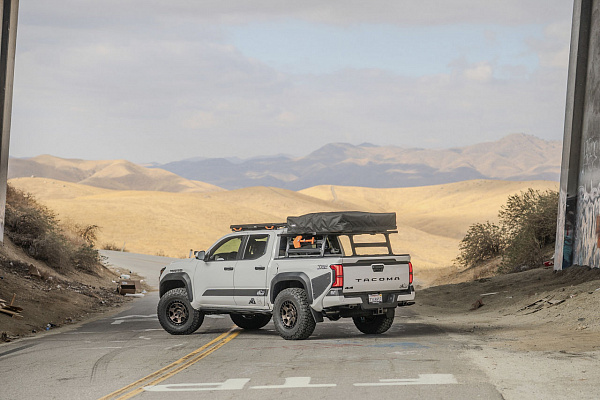 Фото дисков Black Rhino BAHARI Сатиновая темная бронза на  Toyota Tacoma IV