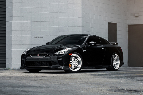 Фото дисков Strasse Wheels SV2 Deep Concave Monoblock Глянцевый лак на Nissan GT-R