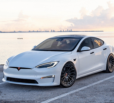 Фото дисков Strasse Wheels SV15FF Deep Concave Duoblock на Tesla Model S