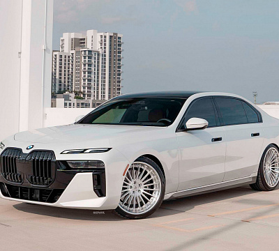 Фото дисков Strasse Wheels SV20 Deep Concave FS на BMW 7 (G70)