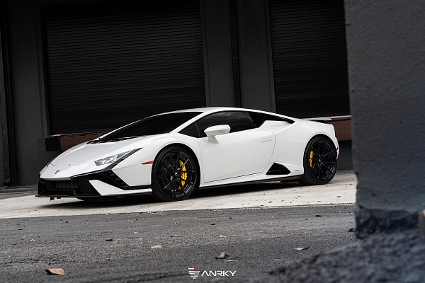 Фото дисков Anrky AN22 Черный глянец на Lamborghini Huracan