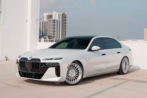 Фото дисков Strasse Wheels SV20 Deep Concave FS Глянцевый лак на BMW 7 (G70)