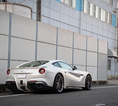 Фото дисков HRE P103 на Ferrari F12
