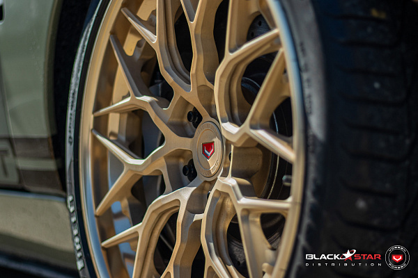 Фото дисков Vossen S17-01 (3-Piece) Сатиновая шампань на Lamborghini Huracan