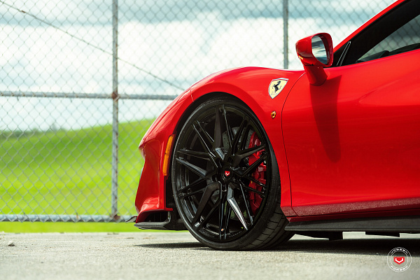 Фото дисков Vossen EVO-5 Черный глянец на Ferrari 488