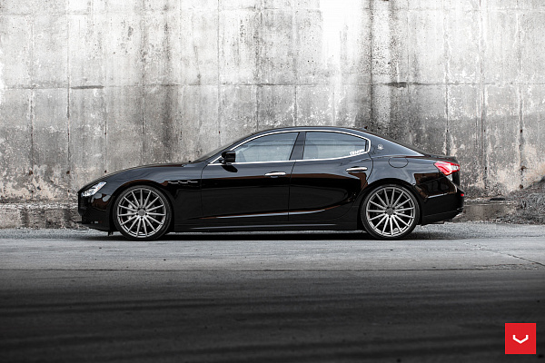 Фото дисков Vossen VFS-2 Глянцевый графит на Maserati Ghibli