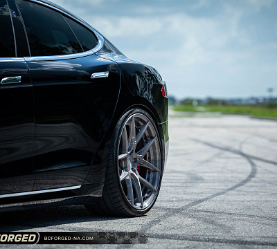 Фото дисков BC Forged HCA381 на Tesla Model S