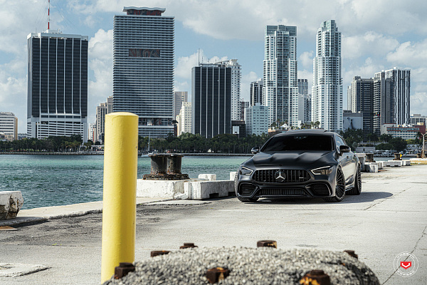 Фото дисков Vossen S17-13 Черный глянец на Mercedes-Benz AMG GT I