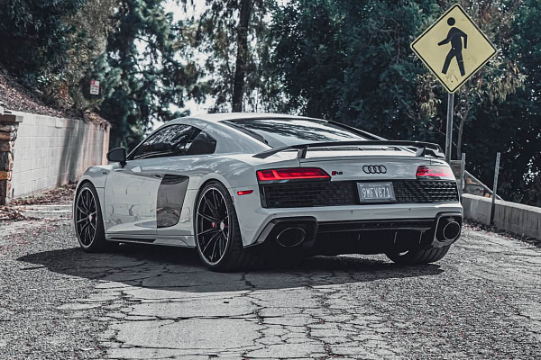 Фото дисков Brixton Forged FDE11 Черный глянец на Audi R8 (4S)