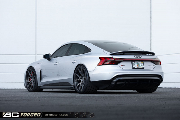 Фото дисков BC Forged HCA165 Матовый графит на Audi E-tron GT