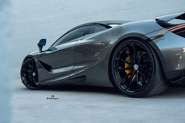 Фото дисков HRE P201 Черный глянец на McLaren 720S