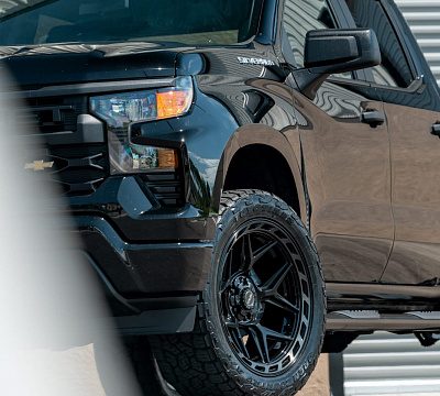 Фото дисков 4PLAY 4P55 на Chevrolet Silverado IV