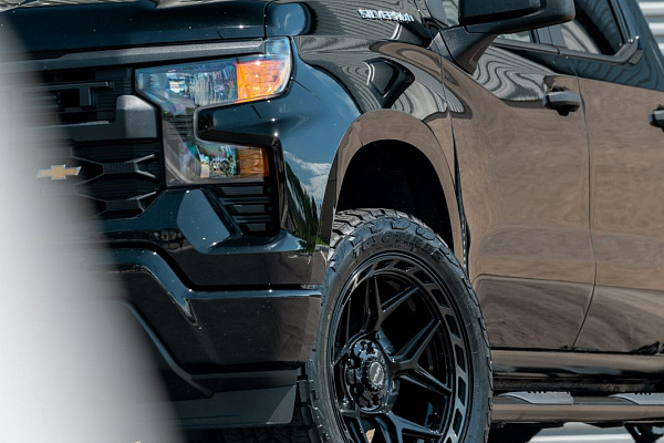 Фото дисков 4PLAY 4P55 Черный глянец на Chevrolet Silverado IV