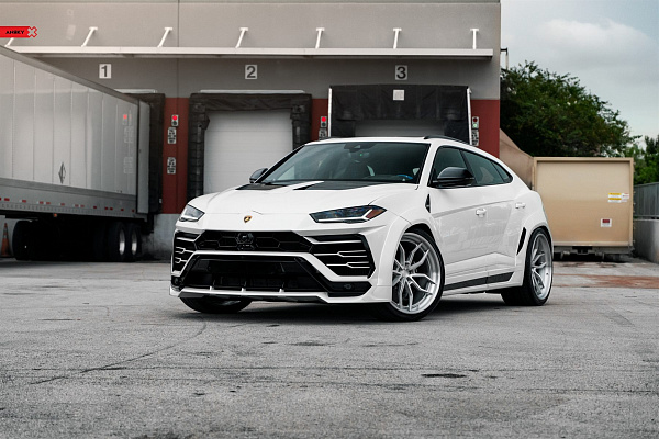 Фото дисков Anrky AN31 Глянцевый лак на Lamborghini Urus