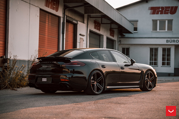 Фото дисков Vossen HF-1 Алмазная проточка на Porsche Panamera I