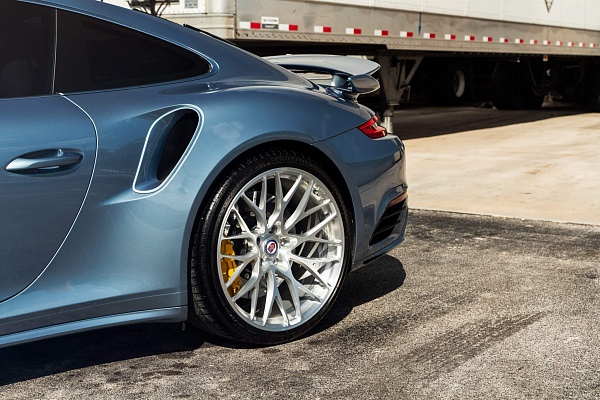 Фото дисков HRE 520M Глянцевый лак на Porsche 911 VIII