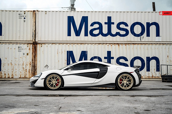 Фото дисков Anrky AN32 Сатиновая шампань на McLaren 570S
