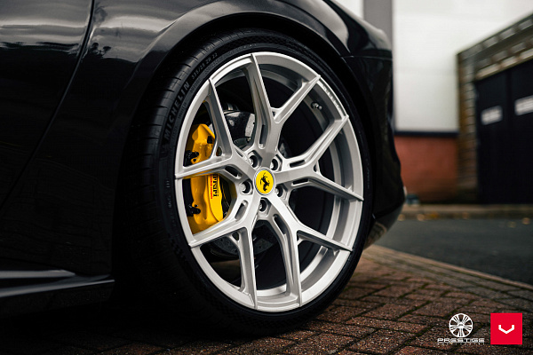 Фото дисков Vossen HF-5 Серебро на Ferrari F12
