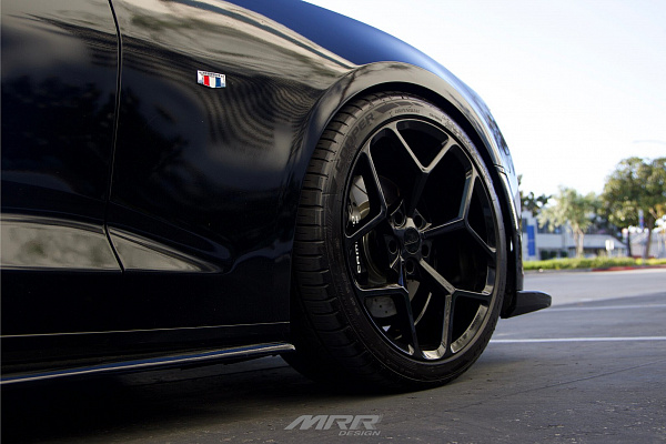 Фото дисков MRR M228 Черный глянец на Chevrolet Camaro VI