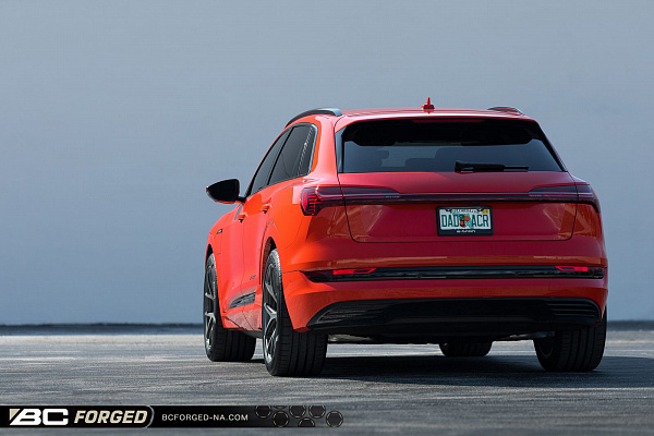 Фото дисков BC Forged RZ21 Глянцевый графит на Audi E-tron