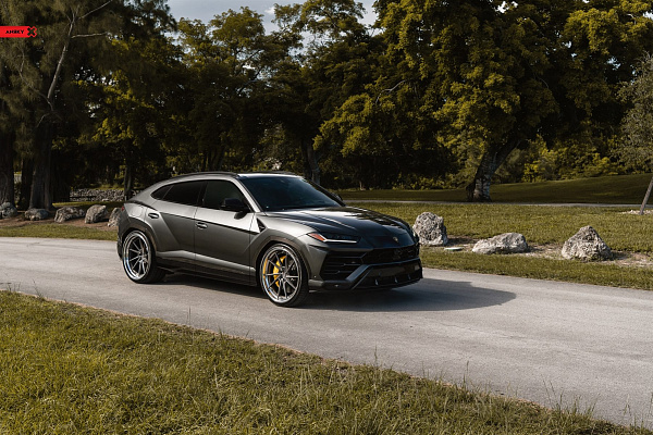 Фото дисков Anrky AN33 Сатиновый темный лак на Lamborghini Urus