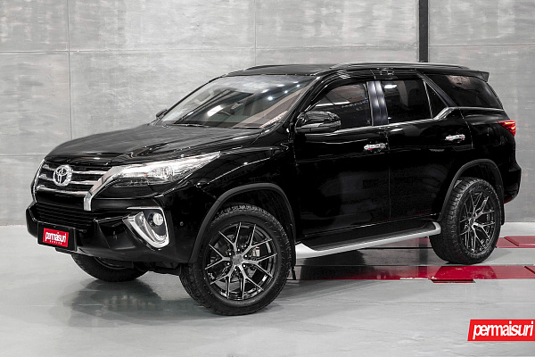 Фото дисков Vossen HF6-4 Алмазная проточка на Toyota Fortuner II