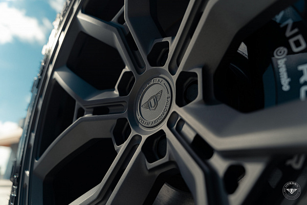 Фото дисков Vossen UV-X Матовый графит на Land Rover Defender II