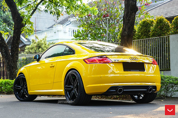 Фото дисков Vossen HF-1 Глянцевый темный лак на Audi TT (8S)