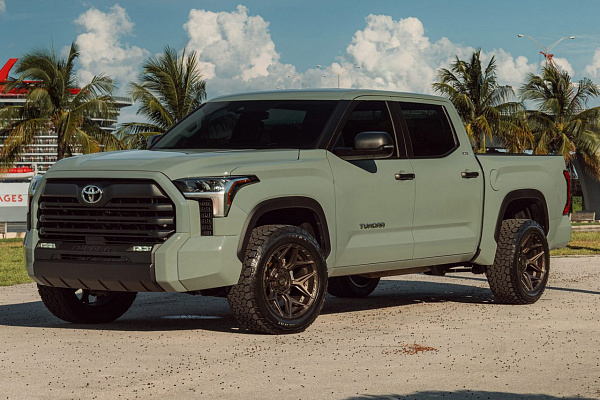 Фото дисков 4PLAY 4P83 Сатиновая бронза на Toyota Tundra III