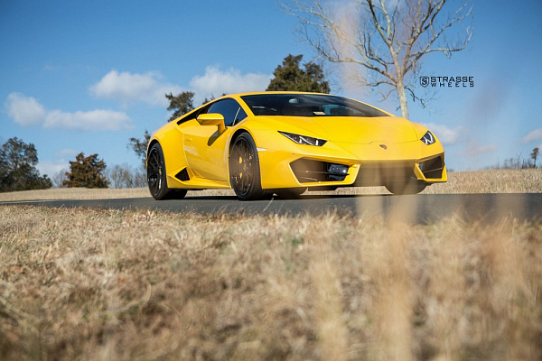 Фото дисков Strasse Wheels SM5R Deep Concave FS Черный глянец на Lamborghini Huracan