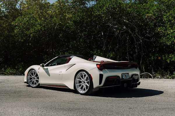 Фото дисков Anrky AN32 Глянцевый лак на Ferrari 488