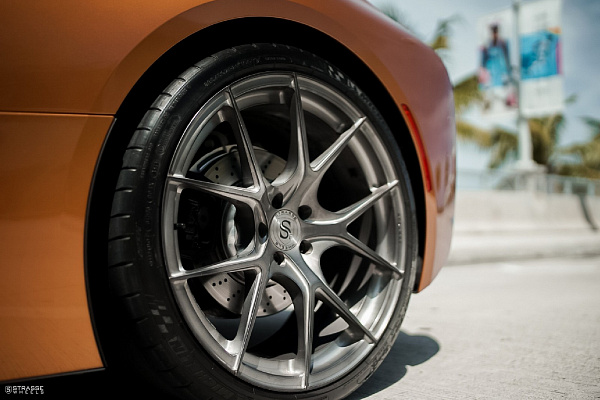 Фото дисков Strasse Wheels SM5R Deep Concave Monoblock Сатиновый темный лак на BMW i8