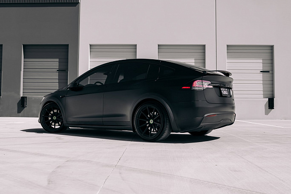 Фото дисков Brixton Forged R11-R Черный матовый на Tesla Model X