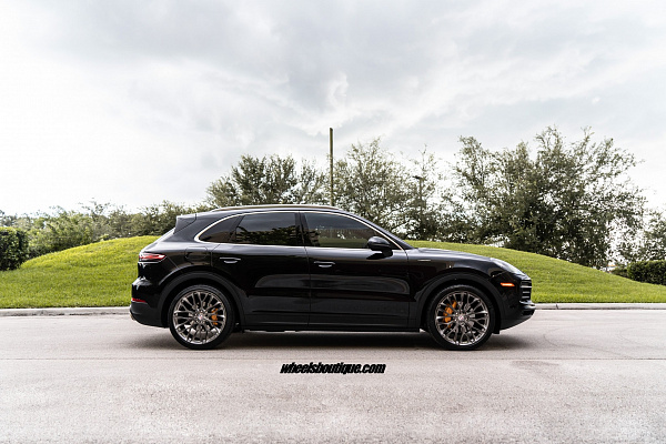 Фото дисков HRE P200 Глянцевый темный лак на Porsche Cayenne III