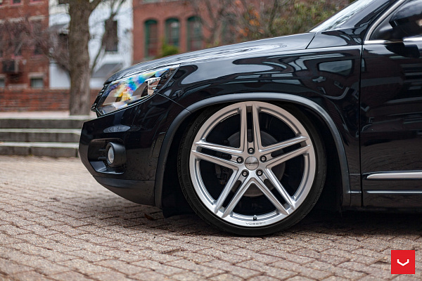 Фото дисков Vossen VFS-5 Серебро на Volkswagen Tiguan I