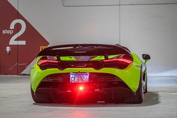 Фото дисков Strasse Wheels SV10M Deep Concave FS Черный глянец на McLaren 720S