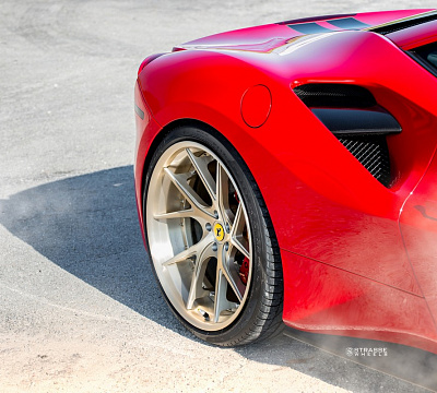 Фото дисков Strasse Wheels SM5RT Deep Concave FS на Ferrari 488