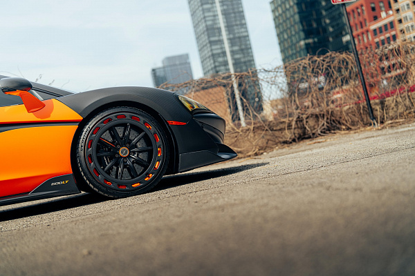 Фото дисков Brixton Forged FDE11 Aerotech Черный сатин на McLaren 600