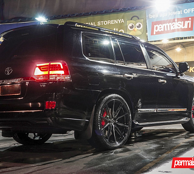 Фото дисков Vossen HF-3 на Toyota Land Cruiser 200