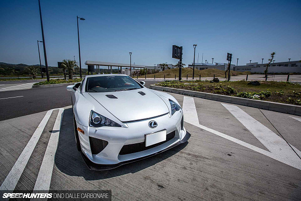 Фото дисков Vossen VFS-2 Серебро на Lexus LFA