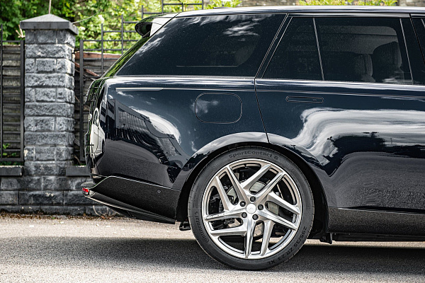 Фото дисков Kahn Type 52 RS Глянцевый тонированный лак на Range Rover V