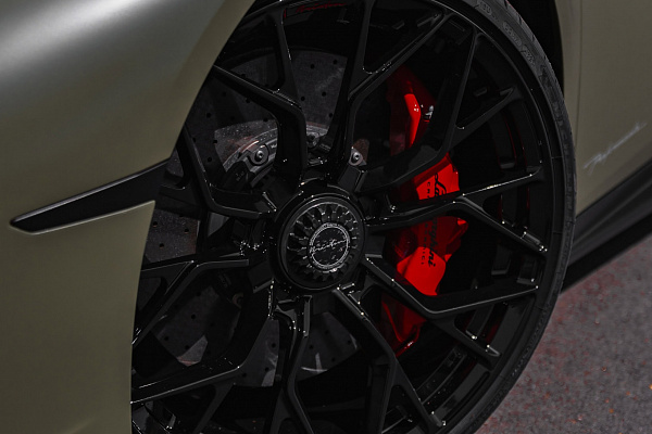 Фото дисков Brixton Forged PF10 Черный глянец на Lamborghini Huracan