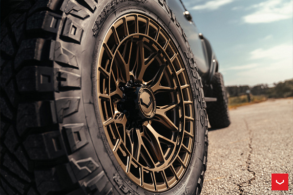 Фото дисков Vossen HFX-1 (8-Lug) Сатиновая бронза на GMC Hummer EV