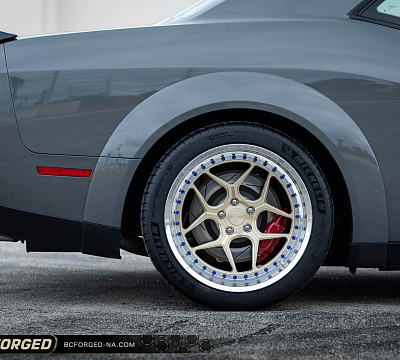 Фото дисков BC Forged LE53 // MLE53 на Dodge Challenger III