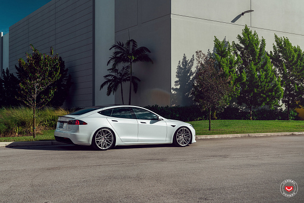 Фото дисков Vossen EVO-5R Глянцевый тонированный лак на Tesla Model S
