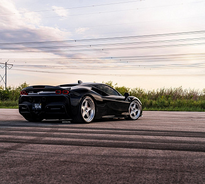 Фото дисков Strasse Wheels F5 Track на Ferrari SF90