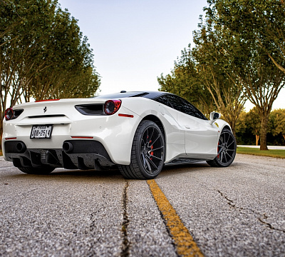 Фото дисков Savini BM15 на Ferrari 488