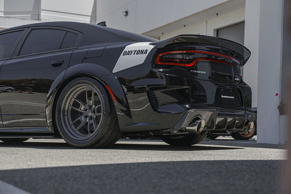 Фото дисков American Racing VF545 Глянцевый графит на Dodge Charger VII