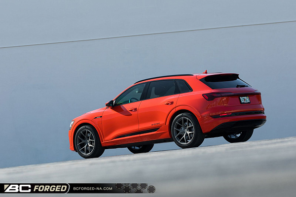 Фото дисков BC Forged RZ21 Глянцевый графит на Audi E-tron