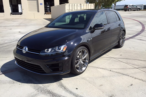 Фото дисков HRE P104 Глянцевый тонированный лак на Volkswagen Golf VII